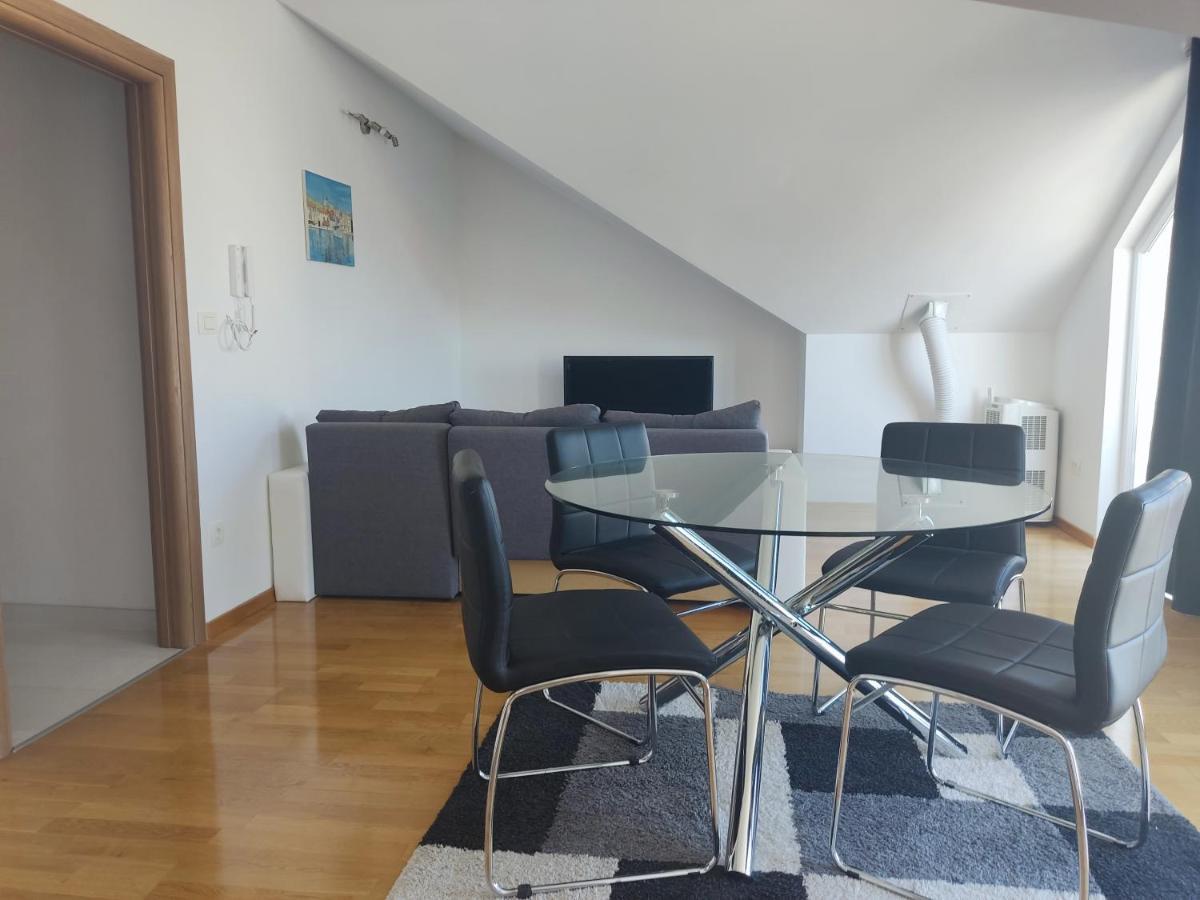 Sunny Attic Apartment With Balcony & Modern City Apartment With Outdoor Area, No Balcony Trogir Exterior foto