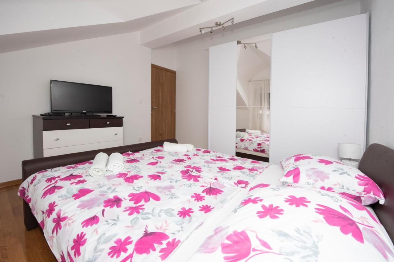 Sunny Attic Apartment With Balcony & Modern City Apartment With Outdoor Area, No Balcony Trogir Exterior foto