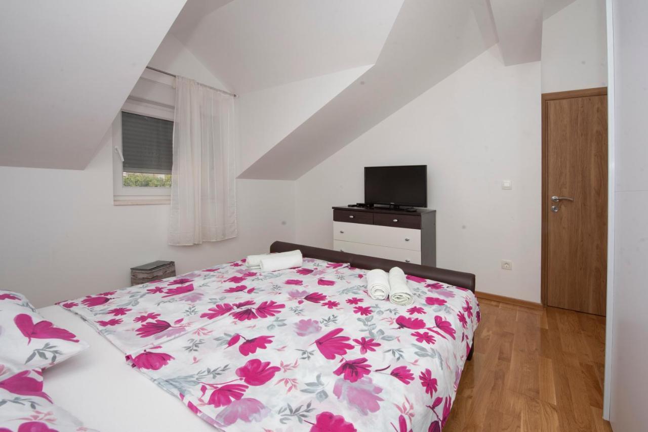 Sunny Attic Apartment With Balcony & Modern City Apartment With Outdoor Area, No Balcony Trogir Exterior foto